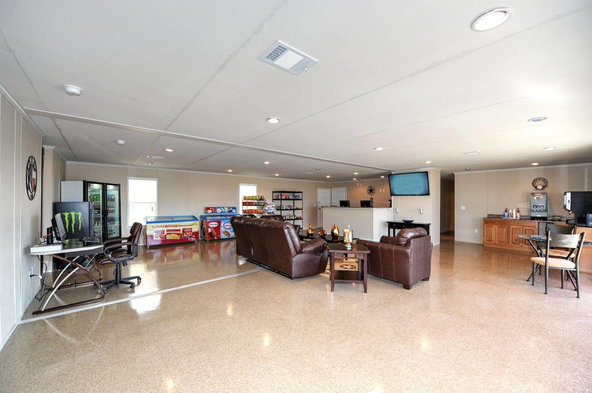 Instalodge Hotel And Suites Karnes City 외부 사진